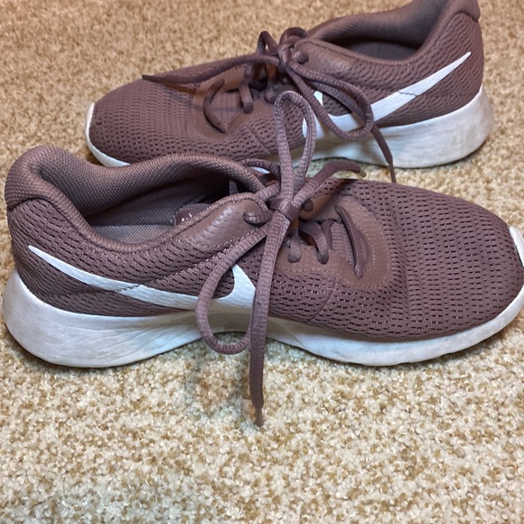 Nike Mauve purple tone Nike tennis shoe sneaker size 7 - Picture 5 of 14